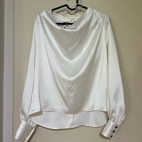 Zara White Satin Long Sleeves Blouse and Bow Tie with Gold Buttons XS NEW - Picture 2 of 10